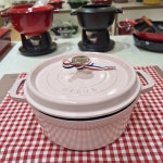 [스크래치 상품] 스타우브 원형꼬꼬떼 24cm 소로베로즈/ ST10924131 : 롯데파주 헹켈