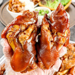 일품 뜯어먹는 한약재 미니족발 1+1팩 (1팩 300g) 냉동보관 : 아재스토리영상샵