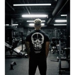 짐 남성용 스컬 모이스처 위킹 티셔츠 - 반팔 운동 체육관 셔츠 러닝 애슬레틱 티 & 드라이 Bury Doubt Small : 리치리치sis