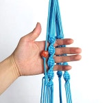 실내 야외 화분용 마크라메 식물 걸이 나일론 로프 벽걸이 화분 바구니 2개 세트 아트 빈티지 감성 홈 데코, 금속 링 4개 다리 39인치(파란색)... 