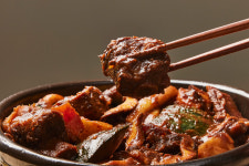 쑥이네 프리미엄 특제과일소스 고기만갈비찜(간장,매운) 500g : 식품을 대하는 따뜻한 온기