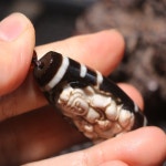 에너지 고대 티베트 마노 조각 관음 그림 dZi 구슬 펜던트 탈리스만 보물 H2413 : 디에이스코어