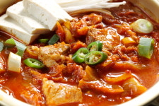 도깨비 김치찌개 국내산 돼지고기 캠핑 음식 밀키트 명품 김치찜 500g : 도깨비프렌즈