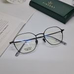 시크한 블랙 고품격 세미 클래식 다각 티타늄 안경테 빈센트(VINCENT) V1382 C1 : 글라스온안경 운암점
