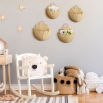 도멘시 4개 스캘럽 벽 바구니 걸이 4가지 크기 큰 손으로 짠 플라스틱 라탄 공예 원래 보관함 어린이집 욕실용 장식 : 서계마루