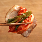 극소수 보쌈 삼겹 수육 200g 슬라이스 돼지고기 수제 한방 안주 야식 집들이 밀키트 : 극소수