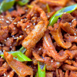 서비한입닭발 돼지 매콤 오돌뼈 280g 볶음 오도독 야식 술안주 양념 노하우 장인 : 서비한입닭발 대운본사직영몰