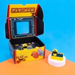PAC-Man 플러그 앤 플레이 게임 모든 무선 플레이가 게임. TV 컨트롤러와 위한 콘솔, 클래식 포함된 연령대를 아케이드 레트로 : 더고은 Plus