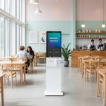 아임유 21.5인치 배리어프리 키오스크 무인 주문기 장애인 식당 카페 외식업 매장 : 나이스카드단말기