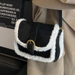 H3375 스웨이드 무스탕 퍼 숄더백 어깨끈 조절 귀여운 금장 트렌디 양털가방(2/C) : ROSY CABINET