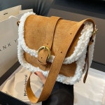 H3375 스웨이드 무스탕 퍼 숄더백 어깨끈 조절 귀여운 금장 트렌디 양털가방(2/C) : ROSY CABINET