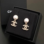 샤넬 26C 크루즈 진주 CC로고 귀걸이 드롭 펜던트 이어링 골드 메탈 큐빅 ABG850 : 블랑쉬엘르