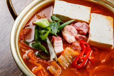 제주흑돼지 김치찌개 1.4kg 듬뿍 수제 (700g×2팩) : 숙성 제주흑돼지. 생돈우리
