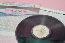 서울올림픽 호돌이 LP 손에손잡고 코리아나 바이날 근대사 레트로 빈티지소품 : 꼬마눈사람