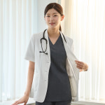 [더유니폼랩] 병원 약국 약사 의사 랩코트 자켓 여성 반팔 가운 유니폼 LCW-22 : 더유니폼랩