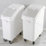 F8890 재료 보관 상자 바퀴가 달린 폴리프로필렌 재질의 밀가루 스푼이 흰색 선반 상업용 : moa room