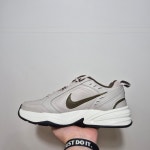 나이키 에어 모나크4 IV 문 파티클 (415445-200), 250 : 우아맘의 신발가게