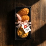 [설날 뷰투 세트] 마들렌 2pcs & 홍차 스콘 1pcs 설날 세트 / 무염 앵커 버터 생크림 100% 반죽 : 믿고먹는빵집 뷰투베이커리