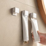 벽부착 치약 거치대 홀더 무타공 욕실 수납 양치컵 칫솔걸이 : 집에담다