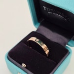 [대전중고명품 루이럭스] 티파니 18K 로즈 골드 브릴리언트 3포인트 다이아 4MM 반지 - 18호 : 대전중고명품루이럭스