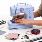 1개 휴대용 미니 재봉틀 전기 가정용 공예 수선 오버록 12가지 스티치 프레서 풋 페달 포함 초보자용 : 헤이즐 마켓