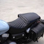 벤다300 호환 쿠션 시트 확장 레트로 바이크 안장 연장 프리사이즈 긴질라300 스트라이프 글로시 블랙 : in 스토어2