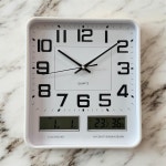 홈컴퍼니 무소음 사각 온도 습도 날짜 인테리어 건전지 LCD 벽시계 34CM : 홈 컴퍼니