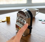 레트로 감성 미니 슬롯머신 소품 게임 놀이 : COCO-JU