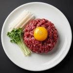 한우육회 300g 양념포함 소고기 우둔살 육회비빔밥재료 한우물회 간단요리 캠핑음식 밀키트 : 나린하누