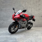 [키덜트수집] 다이캐스트 1:9 첸장 SRK 921 RR 레이싱 합금 시뮬레이션 오토바이 모델 장식품 수집품 향수 기념품 선물 : 진화상사B