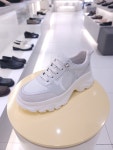 소다 여성 화이트 실버 초경량 논슬립 몰드창 통굽 S로고 키높이 밴딩스니커즈 FLS603 : 롯데이천 소다