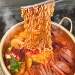 미가인 의정부식 부대찌개 730g 1봉+1봉 라면사리 포함 밀키트 송탄 의정부 4-6인분 : 닭고기몰
