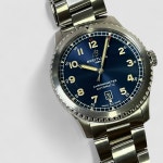 브라이틀링 에비에이터 8 데이 데이트 41 블루 다이얼 A45330101B1A1 : 스탠다드타임