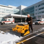 맞춤형 CE EPA 인증 크롤러 잔디깎이 - 두꺼워진 넓은 트랙 무선 리모컨 자주식 농장 로봇 : 영원솔루션