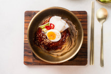 매운 비빔냉면 5인분 세트 면사리 매운비빔장 무김치 포함 (꼬꼬푸드) : 꼬꼬푸드.