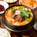 속 꽉찬 병천순대가 듬뿍 들어간 장터 순대국 : 산지도매센타
