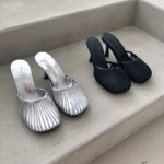 [G2498] 글램 주름 스트랩 뮬 힐 9cm : 새로이클라쓰