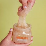 트리 헛 보바 밀크티 시어 슈가 스크럽 | 각질 제거 스크럽으로 건조한 피부를 18 Ounce (Pack of 1) : 디노비아