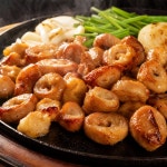 삼삼막창 참나무 직화 초벌 돼지막창 1kg 캠핑 막창 에어프라이어 돼지곱창 구이용 : 삼삼막창