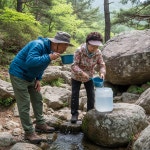 손잡이 긴 바가지 화장실 욕실 목욕탕 사우나 약수터 플라스틱 물바가지 : 프리매너