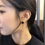 쥬얼리팜므파탈 스퀘어블랙귀걸이 옐로우골드 H1144