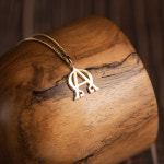 옐로우골드 알파와 오메가 목걸이