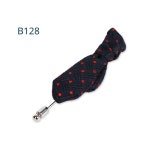 도트무늬 넥타이 모양 부토니에