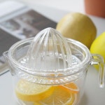 계량컵으로도 쓰는 클리어 레몬짜개 겸 계량컵