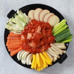 춘천닭갈비 국내산 닭으로 만든 순살 춘천닭갈비 1kgx2팩 소스 1봉 우동사리
