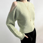 나인포시즌 샤샤샤 컷아웃 원숄더 어깨 트임 오프숄더 니트 연말룩 파티룩