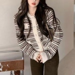배색 스트라이프 크롭 니트 노카라 가디건 블랙FREE