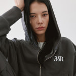 320쇼룸 블루밍 플라워 로고 나염 숏 후드 집업