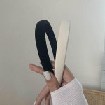 얇은 슬림 머리띠 헤어밴드 데일리 학교 스쿨 봄 포인트 새틴 샤틴 공단 고급 졸업사진