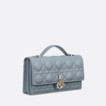 DIOR 레이디 디올 탑 핸들 클러치 까나쥬 클라우드 블루 S0980ONMJ M81B